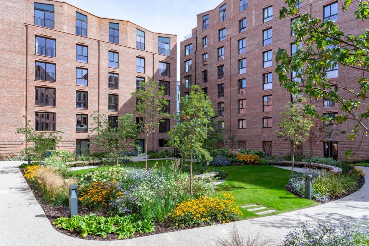 Luxury 2 Bedroom Apartment With Free Parking In The Heart Of Йорк Экстерьер фото