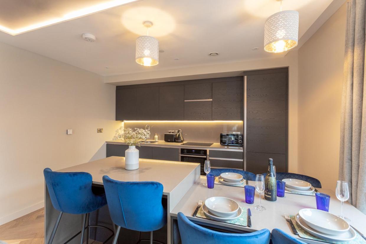 Luxury 2 Bedroom Apartment With Free Parking In The Heart Of Йорк Экстерьер фото