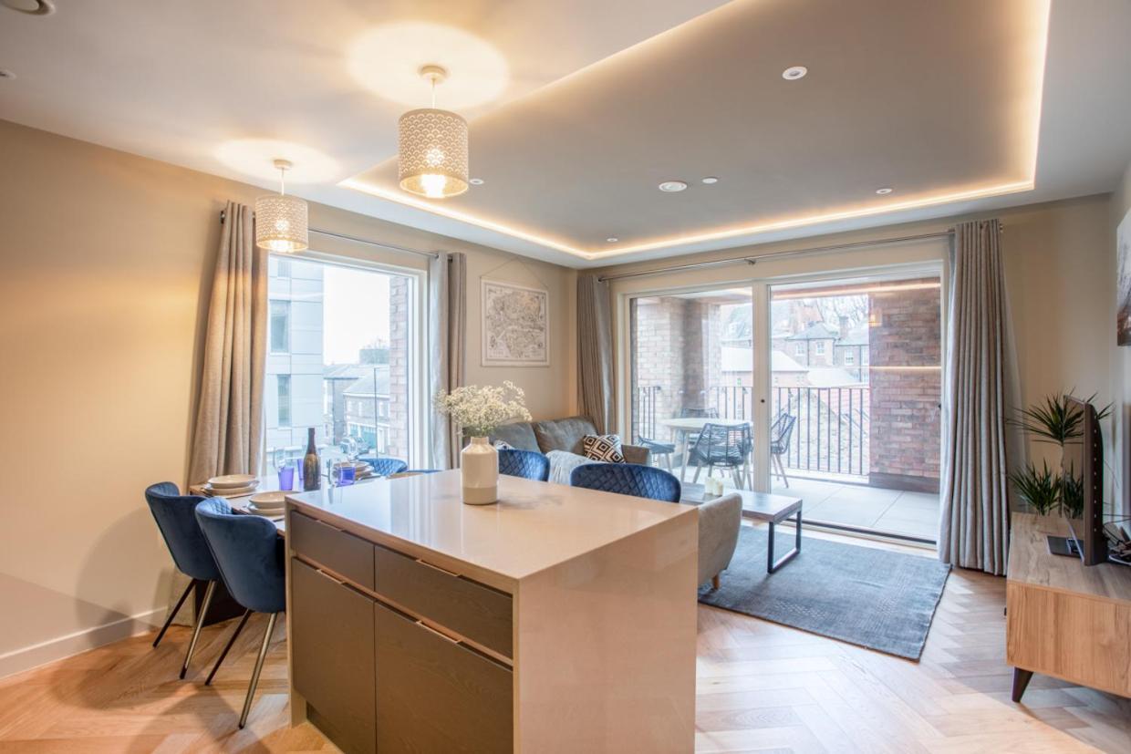 Luxury 2 Bedroom Apartment With Free Parking In The Heart Of Йорк Экстерьер фото