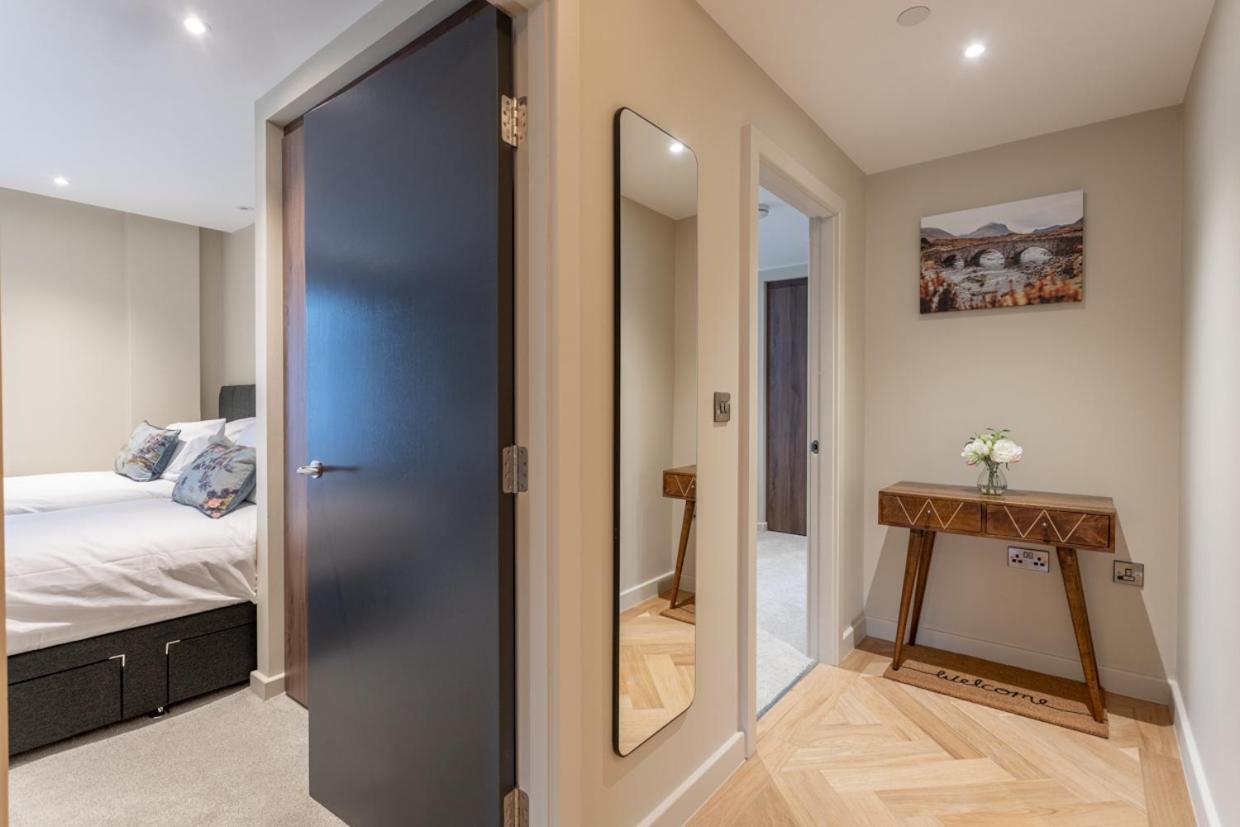 Luxury 2 Bedroom Apartment With Free Parking In The Heart Of Йорк Экстерьер фото