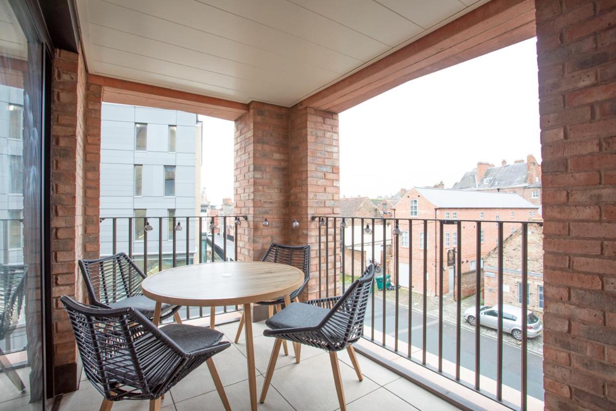 Luxury 2 Bedroom Apartment With Free Parking In The Heart Of Йорк Экстерьер фото