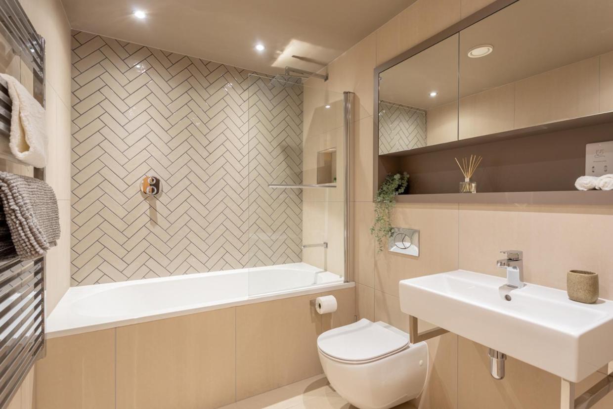 Luxury 2 Bedroom Apartment With Free Parking In The Heart Of Йорк Экстерьер фото