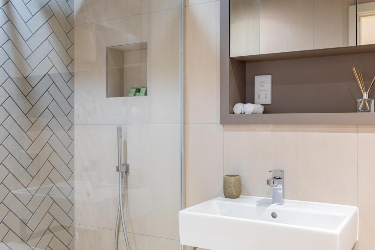Luxury 2 Bedroom Apartment With Free Parking In The Heart Of Йорк Экстерьер фото