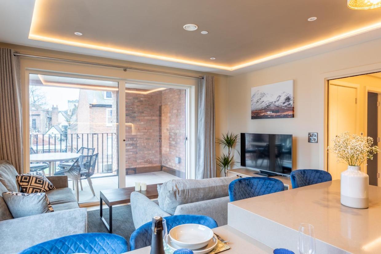 Luxury 2 Bedroom Apartment With Free Parking In The Heart Of Йорк Экстерьер фото