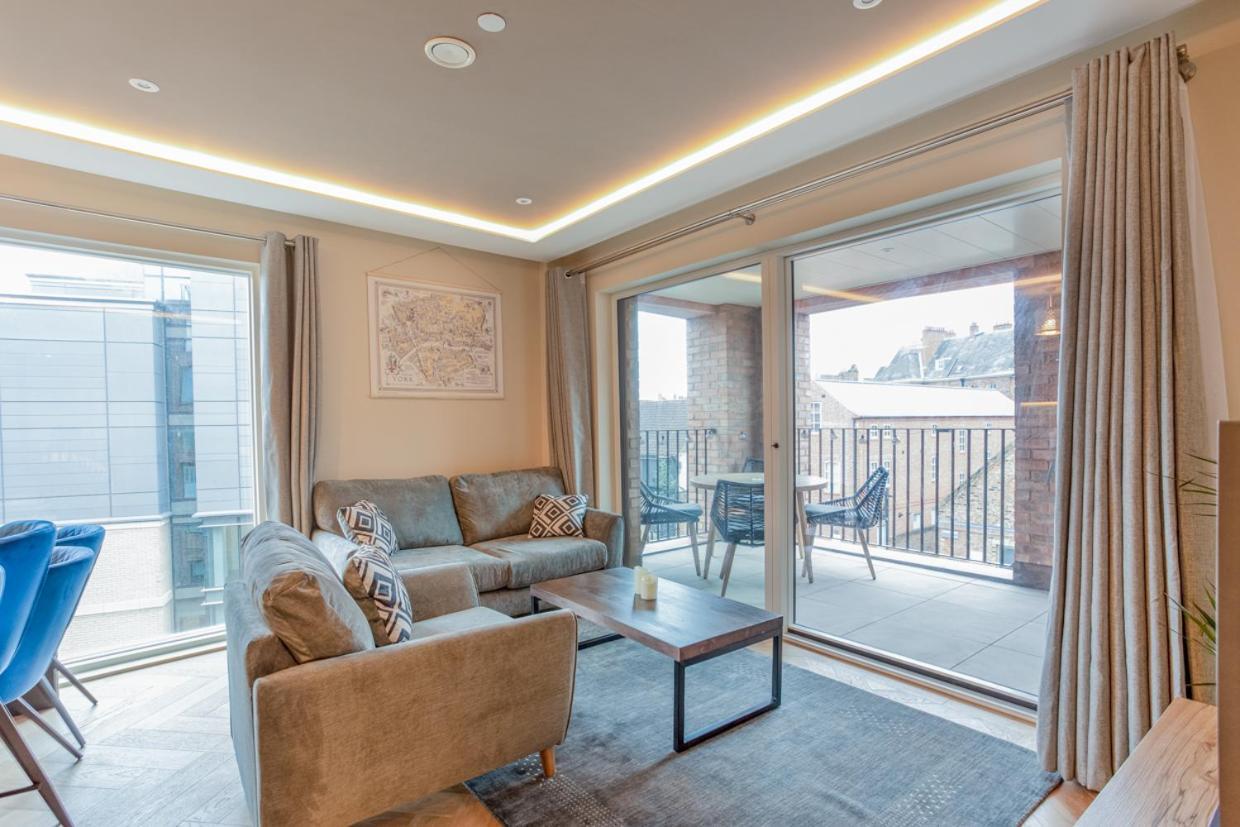 Luxury 2 Bedroom Apartment With Free Parking In The Heart Of Йорк Экстерьер фото