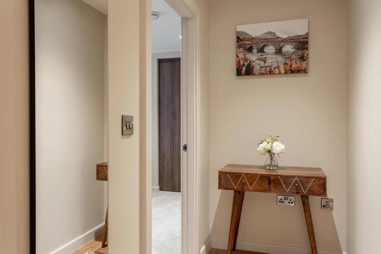Luxury 2 Bedroom Apartment With Free Parking In The Heart Of Йорк Экстерьер фото