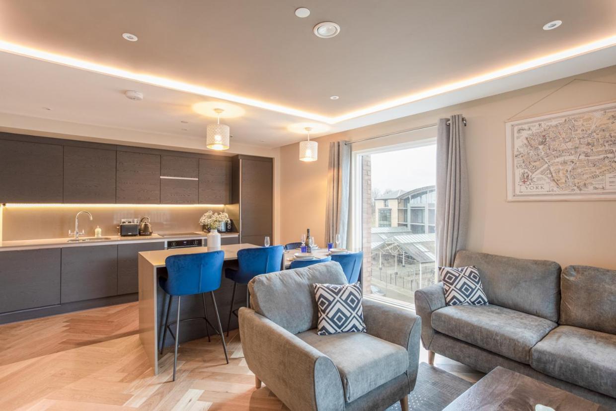 Luxury 2 Bedroom Apartment With Free Parking In The Heart Of Йорк Экстерьер фото